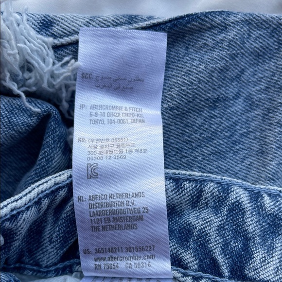 Social Tourist Women's Distressed Blue Jeans - Picture 5 of 12